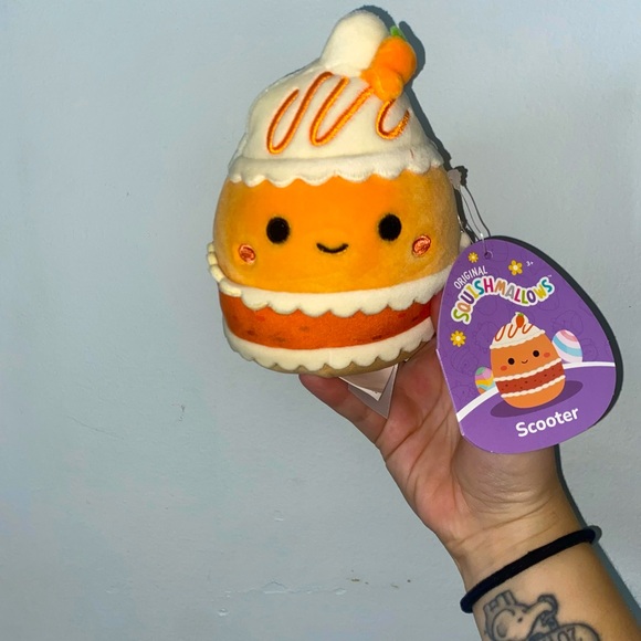 2 Medium squishmallows. Scooter the Carrot Cake 🍰 and Violet the Octopus 🐙 - Picture 2 of 3